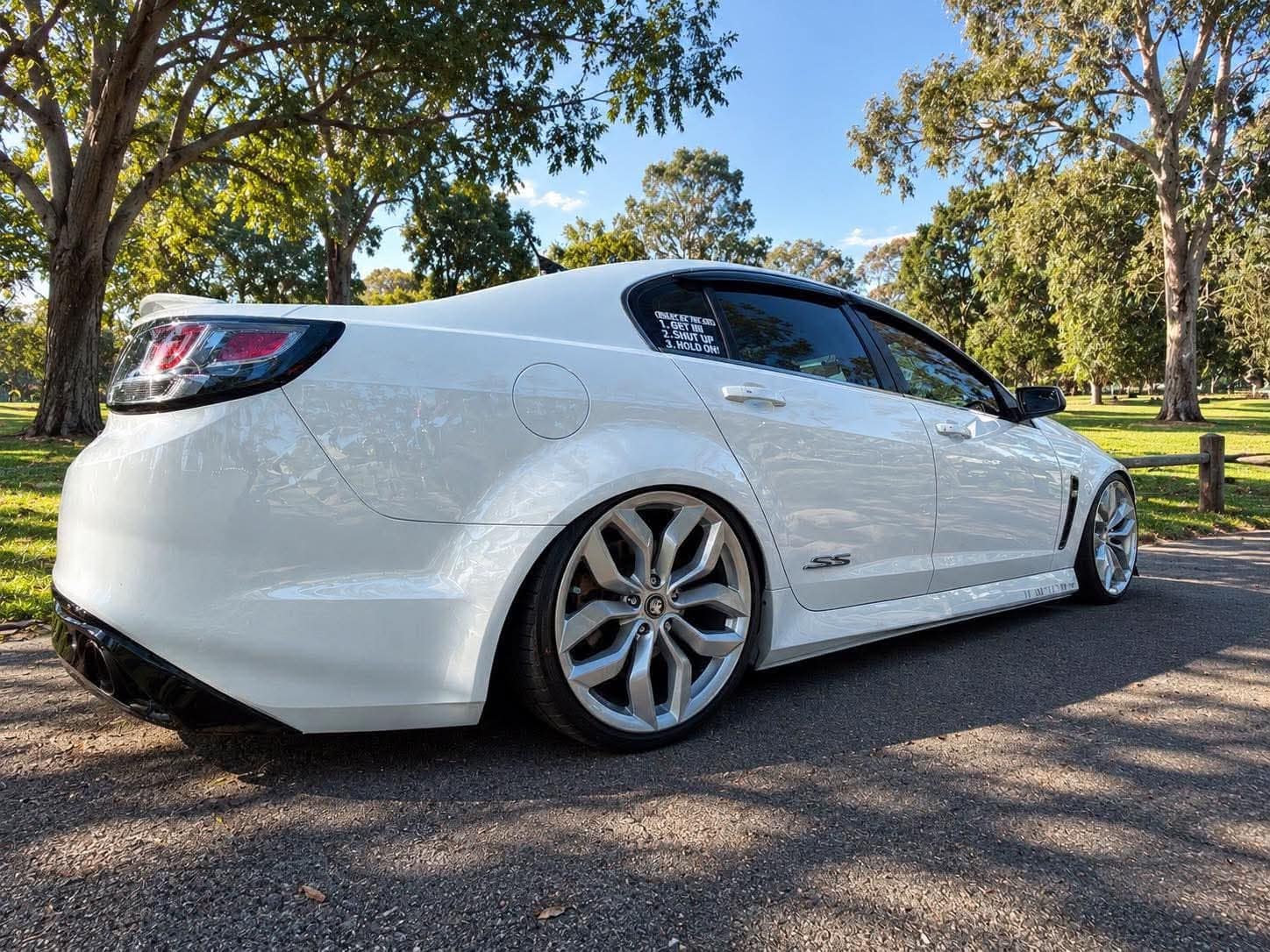 VF SS Sedan Rear Guard Rolling for More Tyre Clearance